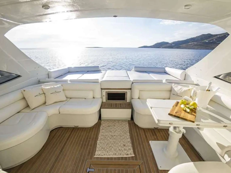 Yate de lujo para alquilar Álimos al mejor precio