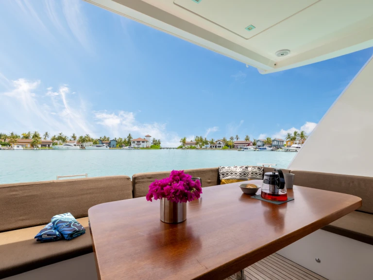 Alquiler de  Overblue 54 en Malé