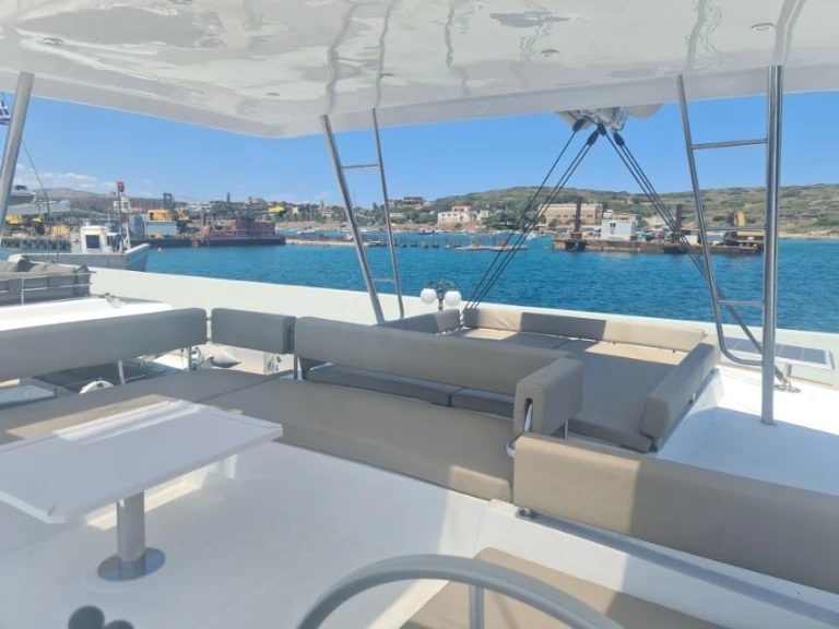 Catamarán para alquilar Lávrio al mejor precio