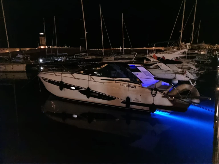 Alquiler de embarcaciones Rio Yachts Parana 38 enŠibenik en Samboat