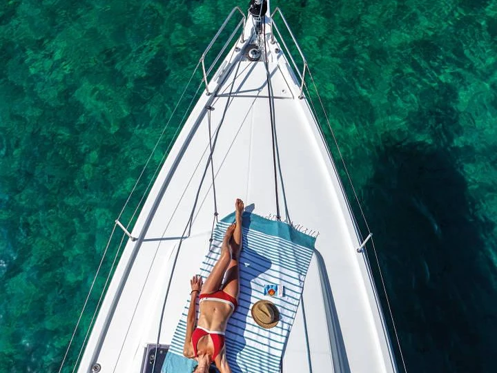 Alquiler de embarcaciones Jeanneau Sun Odyssey 410 enMarina deportiva de Menorca en Samboat