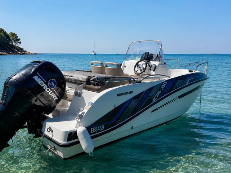 Alquiler de Quicksilver Activ 555 Open Edition Smart en Port-Camargue