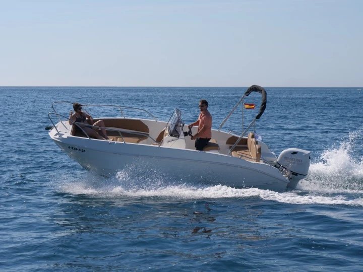 Alquiler Lancha Cantiere Nautico Speedy con o sin  título de navegación