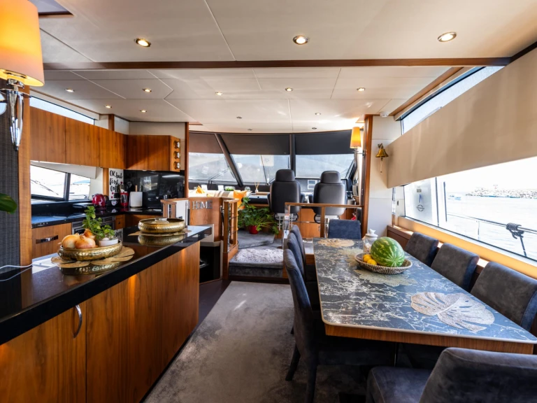 Alquiler de embarcaciones Sunseeker Manhattan 73 enSan Julián en Samboat