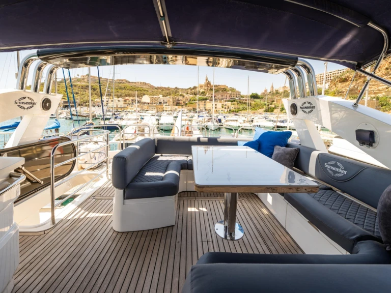 Sunseeker Manhattan 73 de alquiler a San Julián