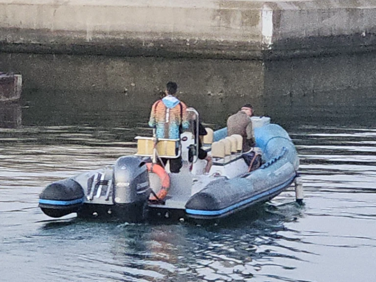 Alquiler de COBRA RIB 755 en Cádiz