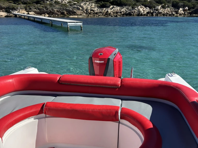 Revenger Revenger 25.5 de alquiler a La Maddalena