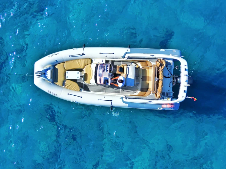 Alquiler de embarcaciones Zodiac Medline 850 enSanta Cruz de Tenerife en Samboat