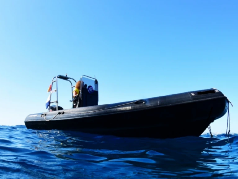 Alquiler de Zodiac Explorer 640 en Las Galletas