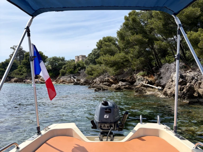Alquiler de embarcaciones Janusz Bartosinsko BA-420 enMandelieu-la-Napoule en Samboat