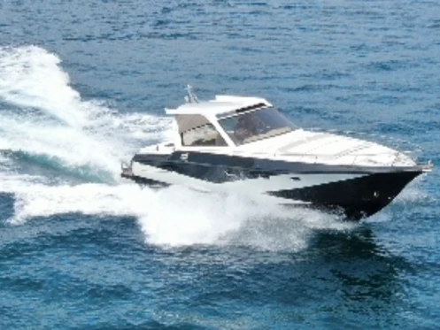 Alquiler de Ferretti Altura 39 en Salerno