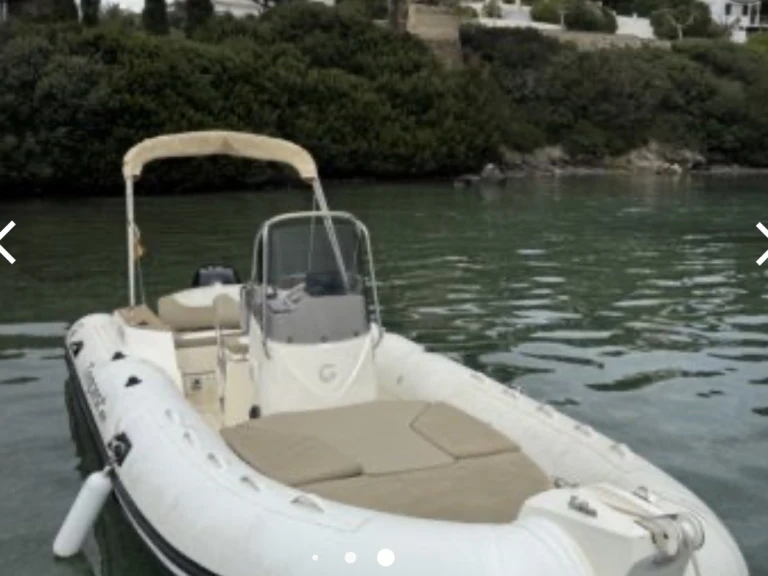 Alquiler de Neumática, con o sin patrón Capelli Marina deportiva de Menorca