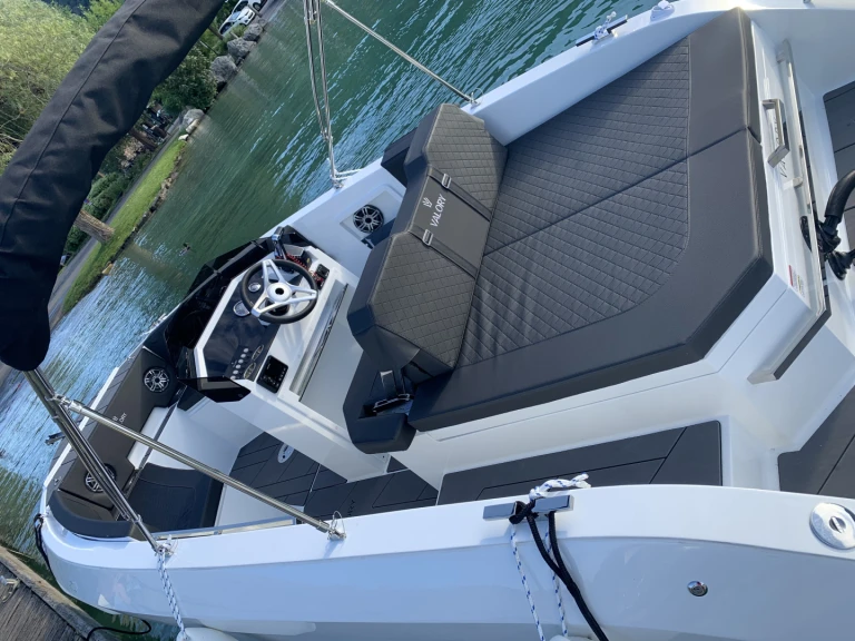 Alquiler de embarcaciones Valory V620 enAnnecy en Samboat