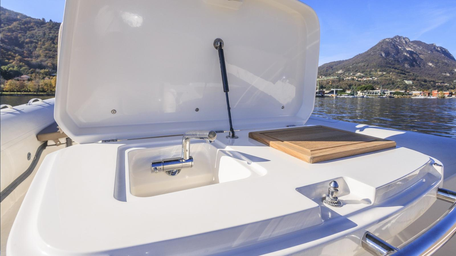 Alquiler Neumática en Port of Cannigione - Bwa Bwa 29 Premium