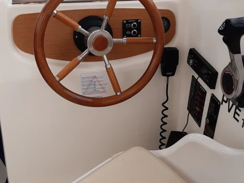 Alquiler de barcos Francia barato de Merry Fisher 650