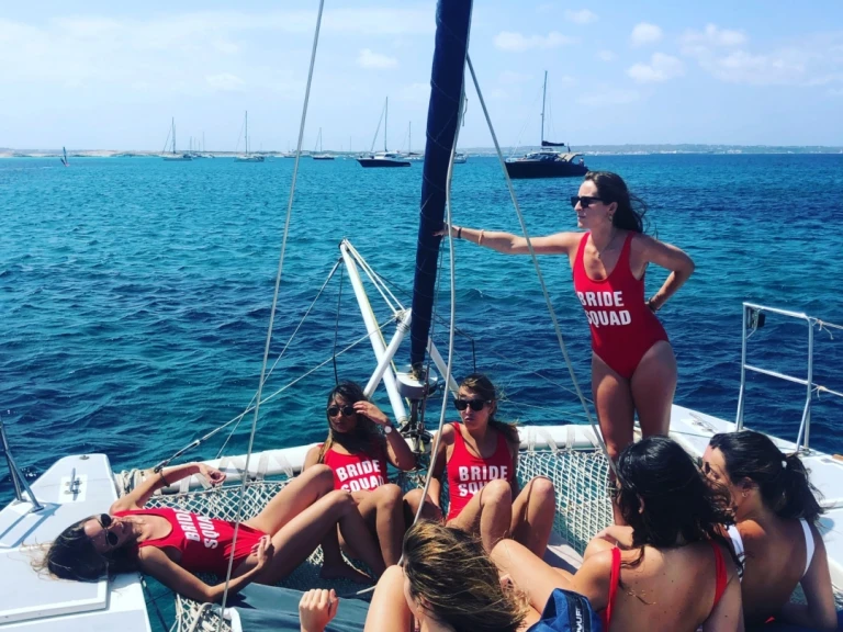 Alquiler Catamarán petrachi con o sin  título de navegación