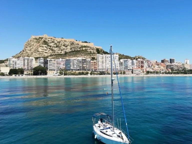 Velero para alquilar Alicante al mejor precio
