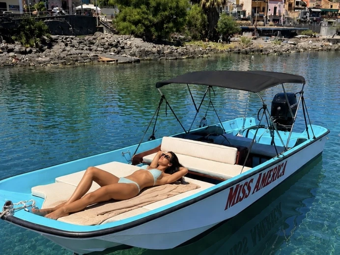 Boston Whaler Boston Whaler 17 de alquiler a Aci Trezza