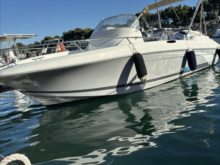 Alquiler de embarcaciones Bénéteau Flyer 650 Open enMarsella en Samboat