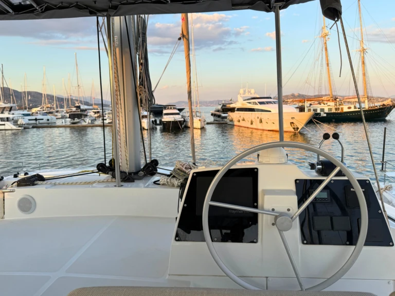 Alquiler de Catamarán, con o sin patrón Bali Néa Péramos
