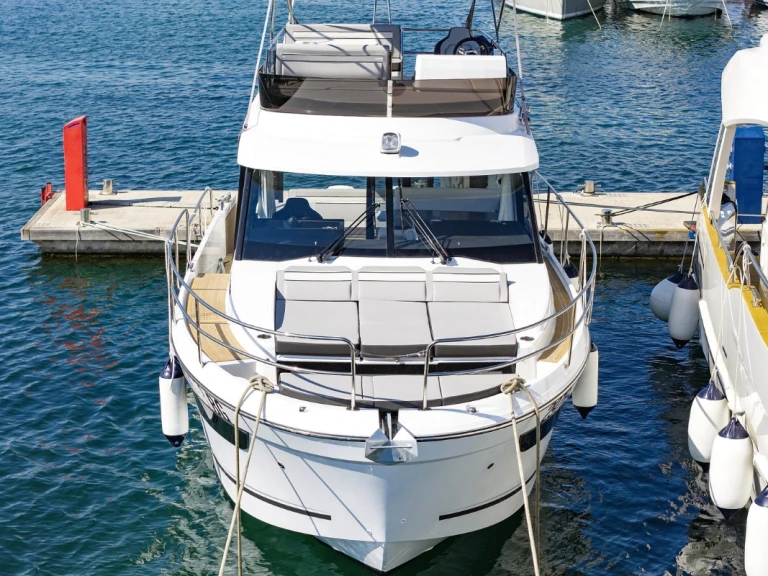 Alquiler de embarcaciones Jeanneau Merry Fisher 1095 Fly Serie2 enBiograd na Moru en Samboat