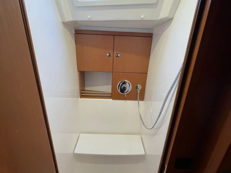 Alquiler de Velero, con o sin patrón Bavaria Álimos