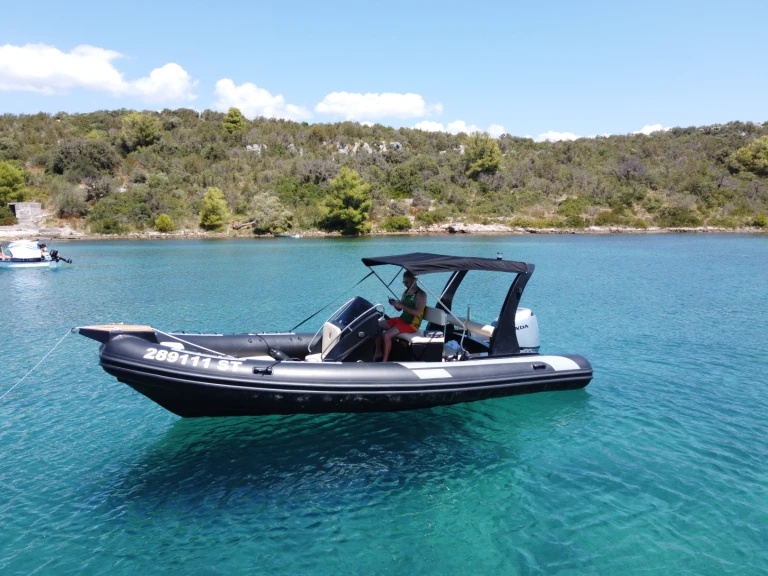 Inception 680 de alquiler a Trogir