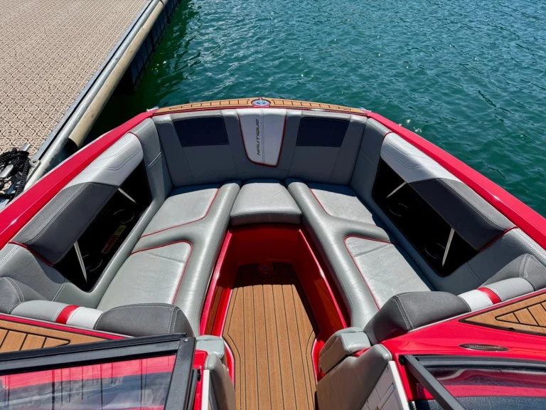 Alquiler de Nautique Correct Craft g21 en Aix-les-Bains