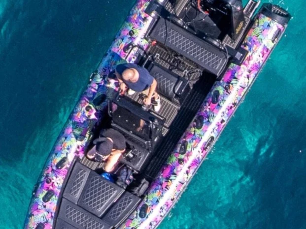 Alquiler de barcos Le Brusc barato de OCEAN SKULL AL650