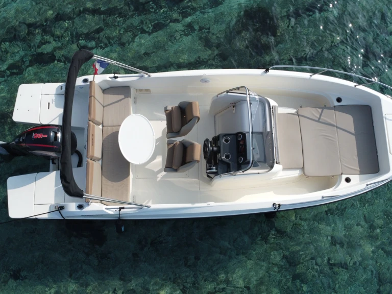 Alquiler de barcos Mandelieu-la-Napoule barato de Activ 675 Open
