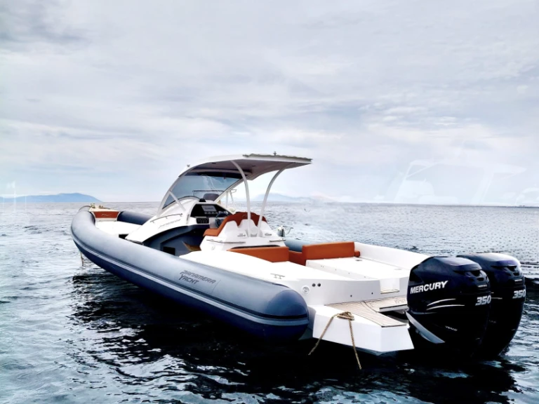 Alquiler de embarcaciones Panamera Yacht PY 100 T Top enNápoles en Samboat