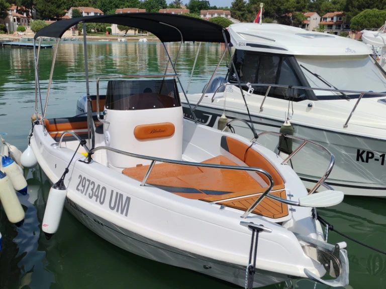 Alquiler de embarcaciones Bluline Bluline 19 Ft Open enUmag en Samboat