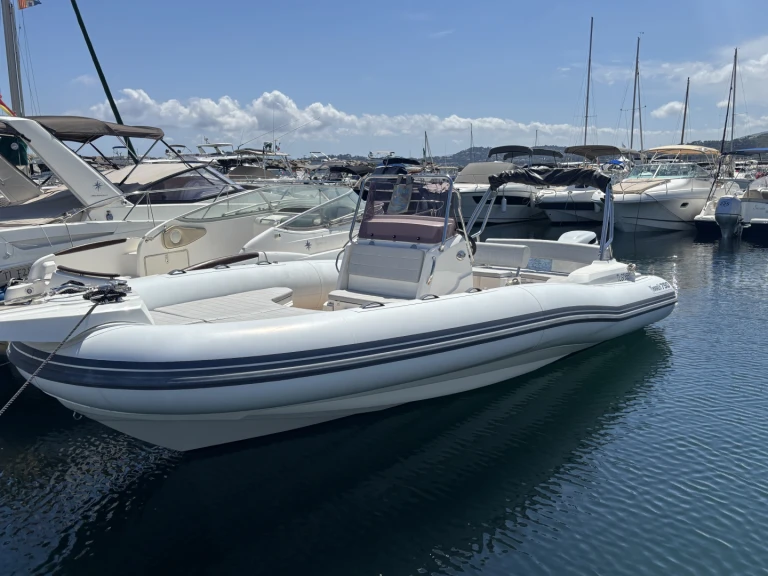 Marlin Boat 790 Pro Dynamic de alquiler a Les Issambres