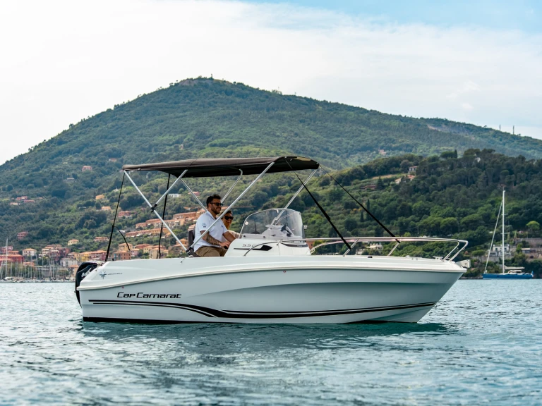 Alquiler de embarcaciones Jeanneau Cap Camarat 5.5 CC enLa Spezia en Samboat