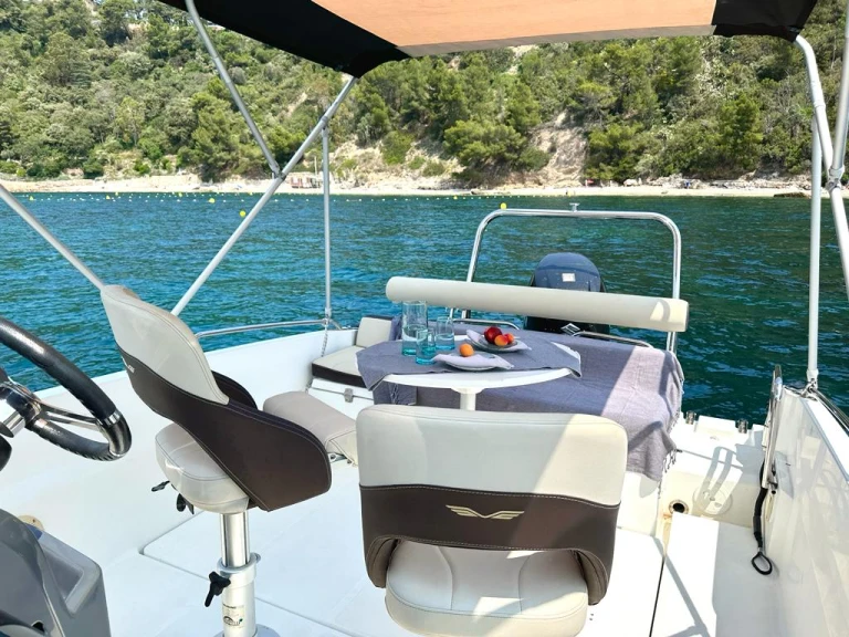 Alquiler de embarcaciones Bénéteau Flyer 6 SUNdeck enLa Seyne-sur-Mer en Samboat