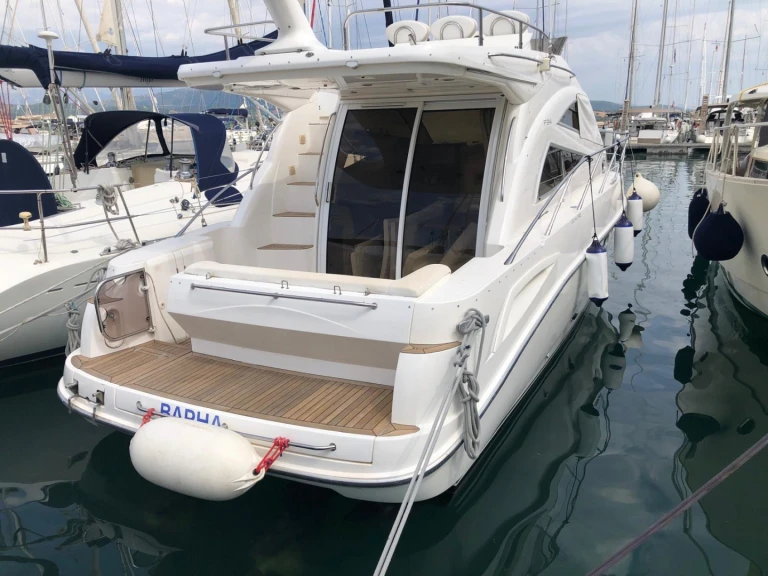 Alquiler Yate de lujo Sealine con o sin  título de navegación