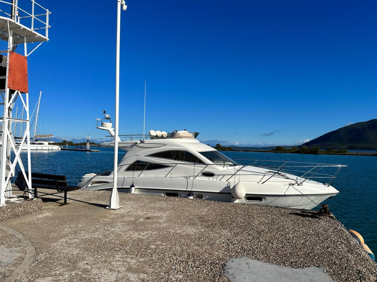 Sealine Sealine F 34 de alquiler a Pefkochóri