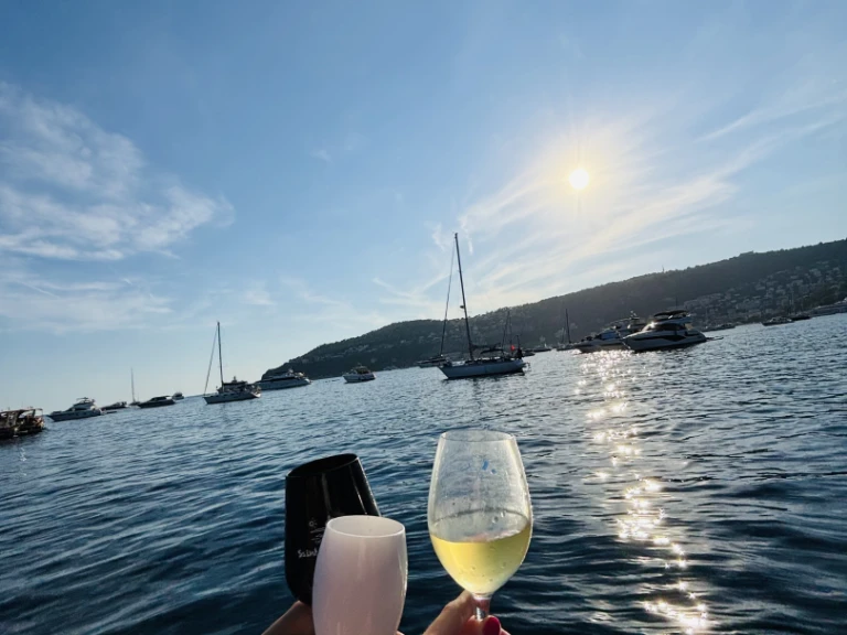 Alquiler de embarcaciones Jeanneau Merry Fisher 10 enSaint-Laurent-du-Var en Samboat