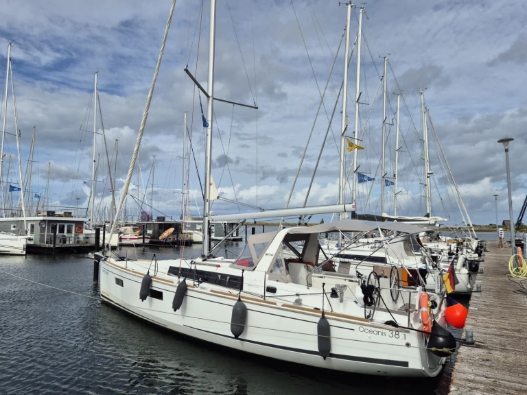 Alquiler de Bénéteau Oceanis 38.1 en Heiligenhafen