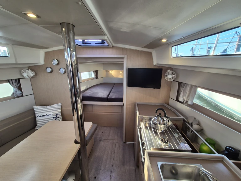 Alquiler de barcos Heiligenhafen barato de Oceanis 38.1