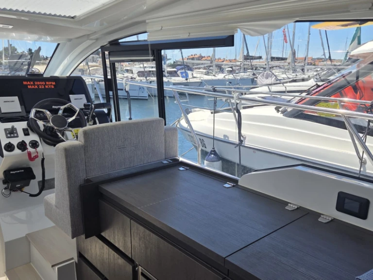 Alquiler de barcos Biograd na Moru barato de Sealine C335