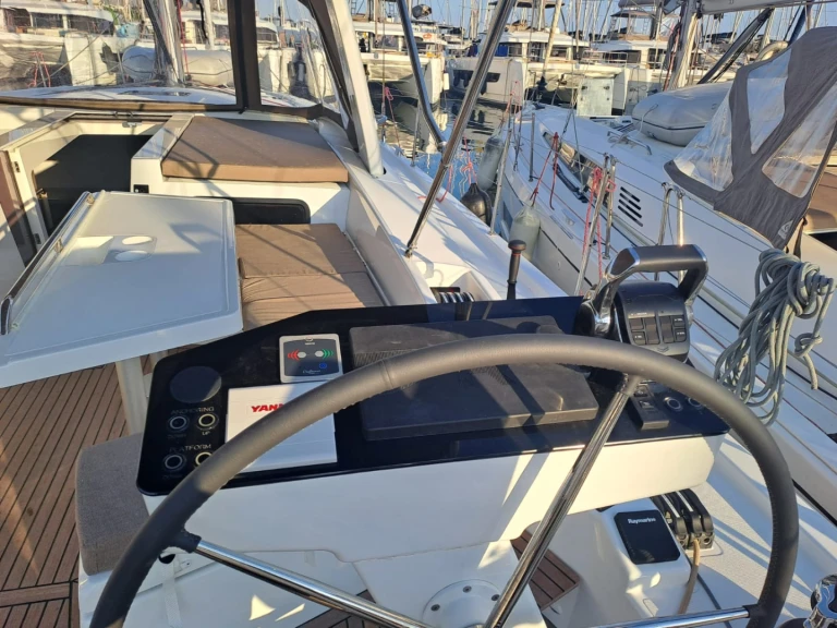 Alquiler de barcos Álimos barato de Oceanis 52 - 6 cab.