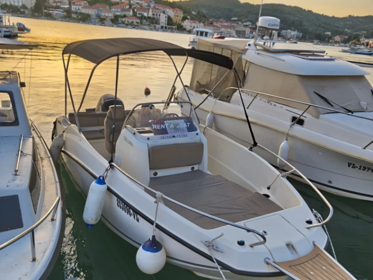 Alquiler de barcos Vela Luka barato de Activ 555 Open