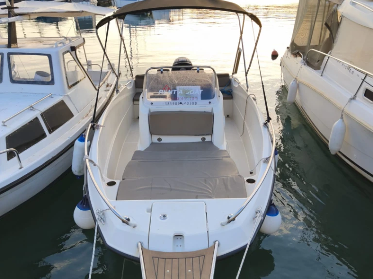 Alquiler de Quicksilver Activ 555 Open en Vela Luka
