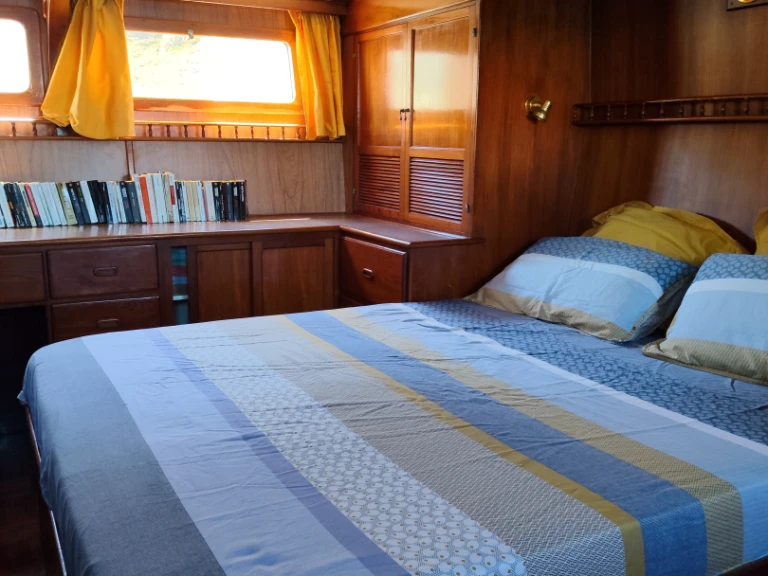 Alquiler Lancha MODERN BOAT con o sin  título de navegación