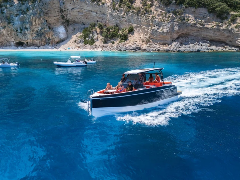 Alquiler de Lancha, con o sin patrón De Antonio Yacht D29 Cala Gonone