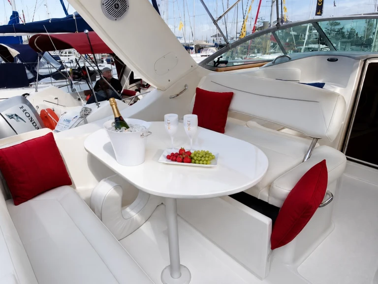 Alquiler de embarcaciones Bayliner Bayliner 285 Cruiser enCannes en Samboat