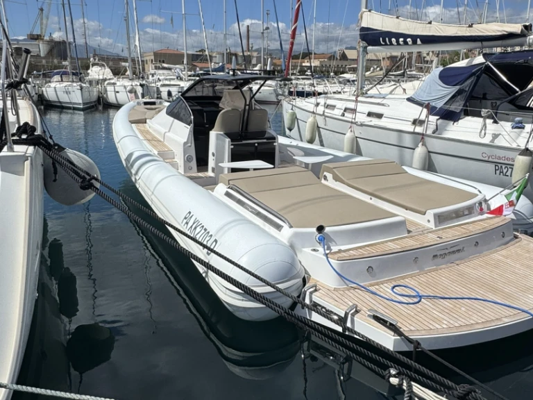 Alquiler Neumática en Palermo - Magazzu MX-13 coupè