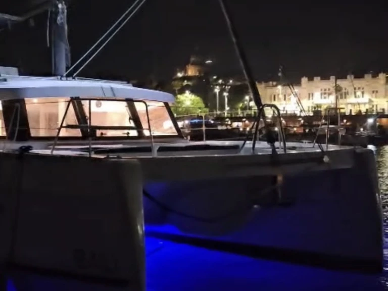 Alquiler de barcos Rímini barato de Bali Catspace MY