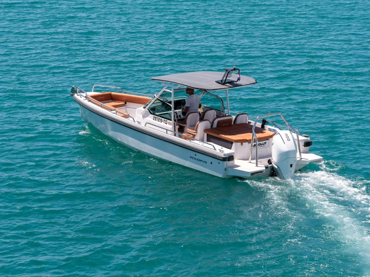 Alquiler de barcos Split barato de Axopar 28 T-Top